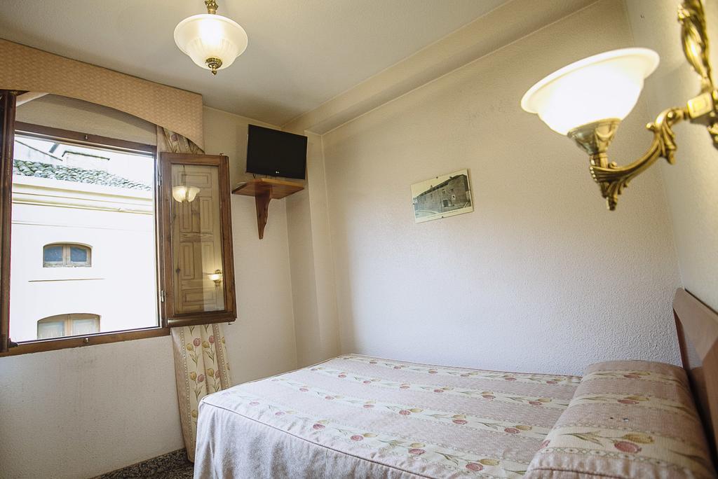 Hostal Plaza Ciudad-Rodrigo Chambre photo